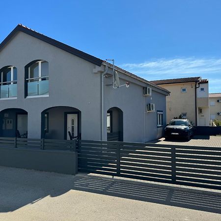Apartmani Ivano Vir Exterior photo